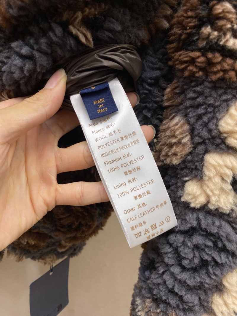 l0vis Vvtt0n outwear